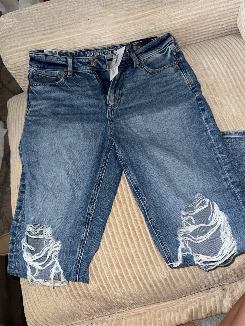 AE Ripped Mom Jean - Picture 2 of 6